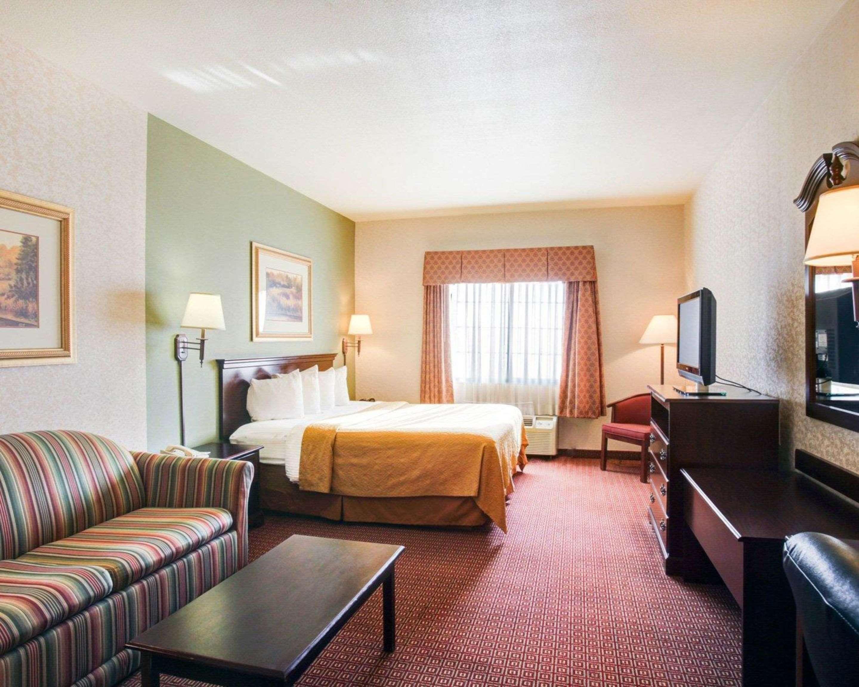 Quality Inn & Suites Near University Waco Exterior photo