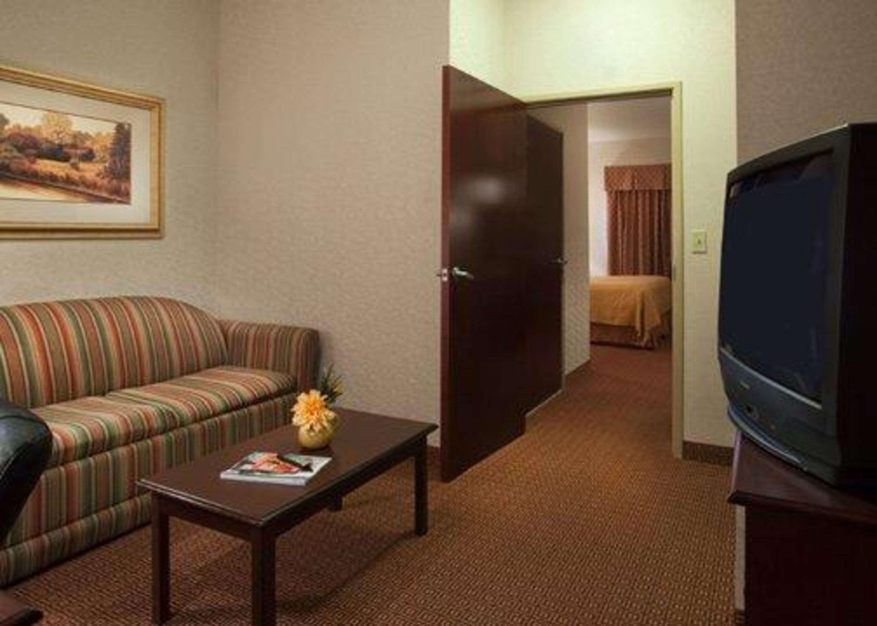 Quality Inn & Suites Near University Waco Exterior photo