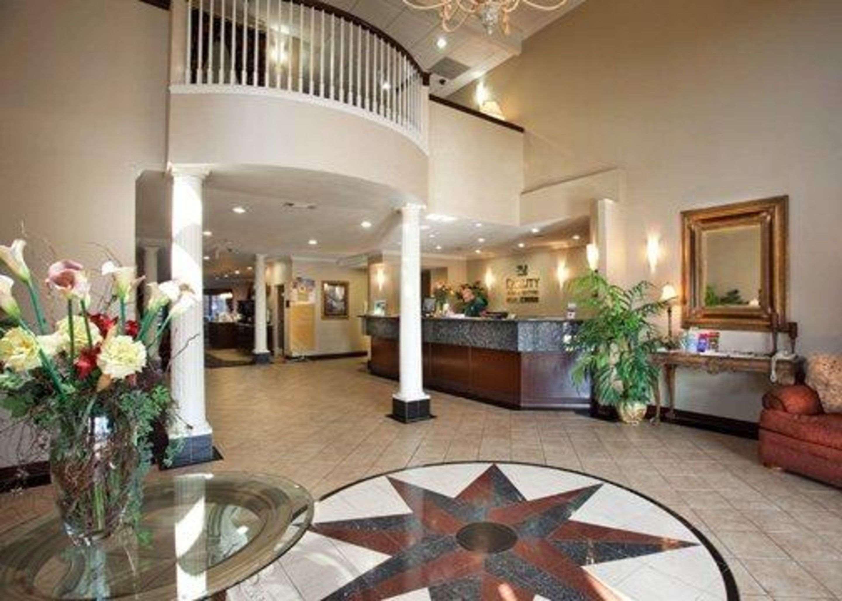 Quality Inn & Suites Near University Waco Exterior photo
