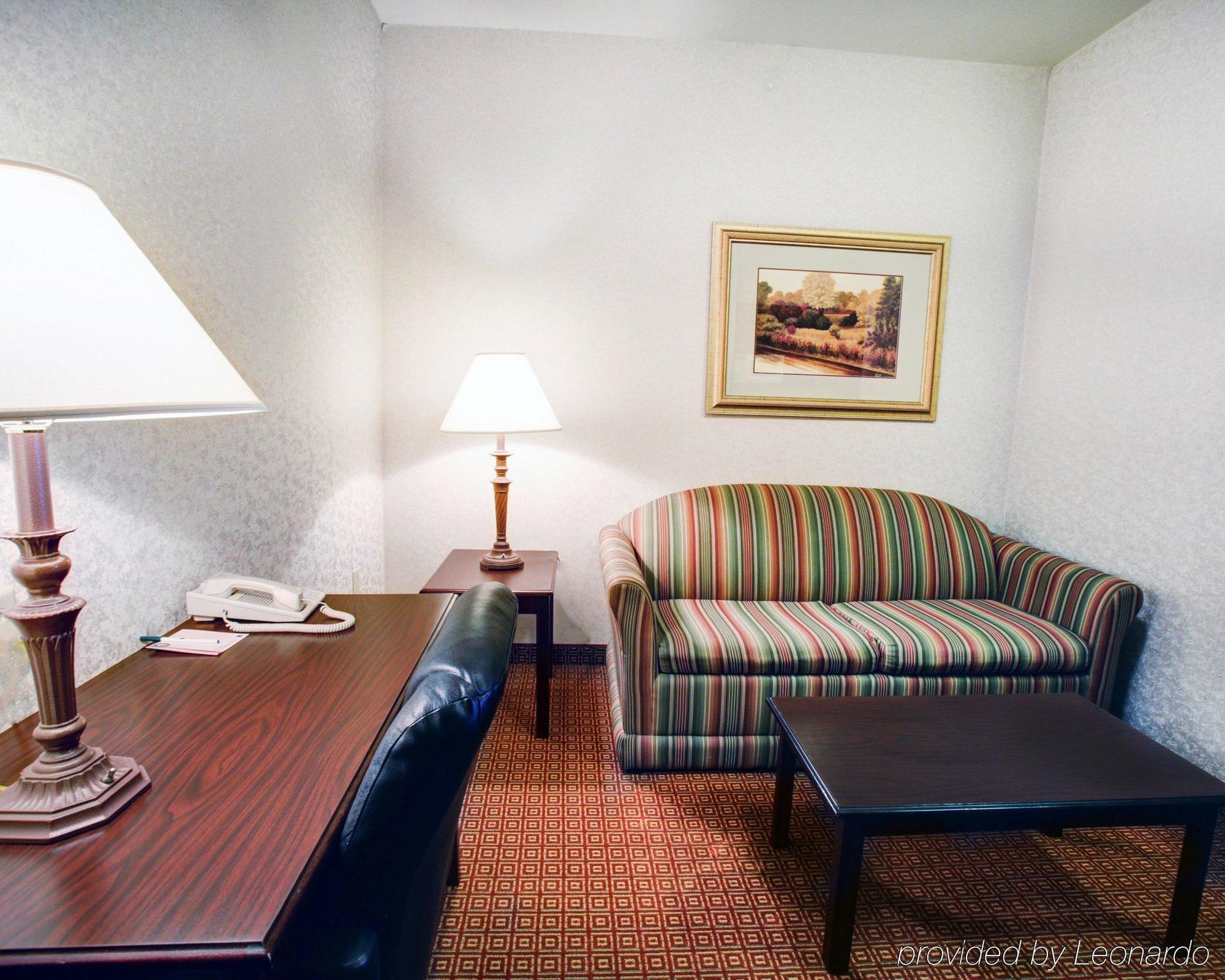 Quality Inn & Suites Near University Waco Exterior photo