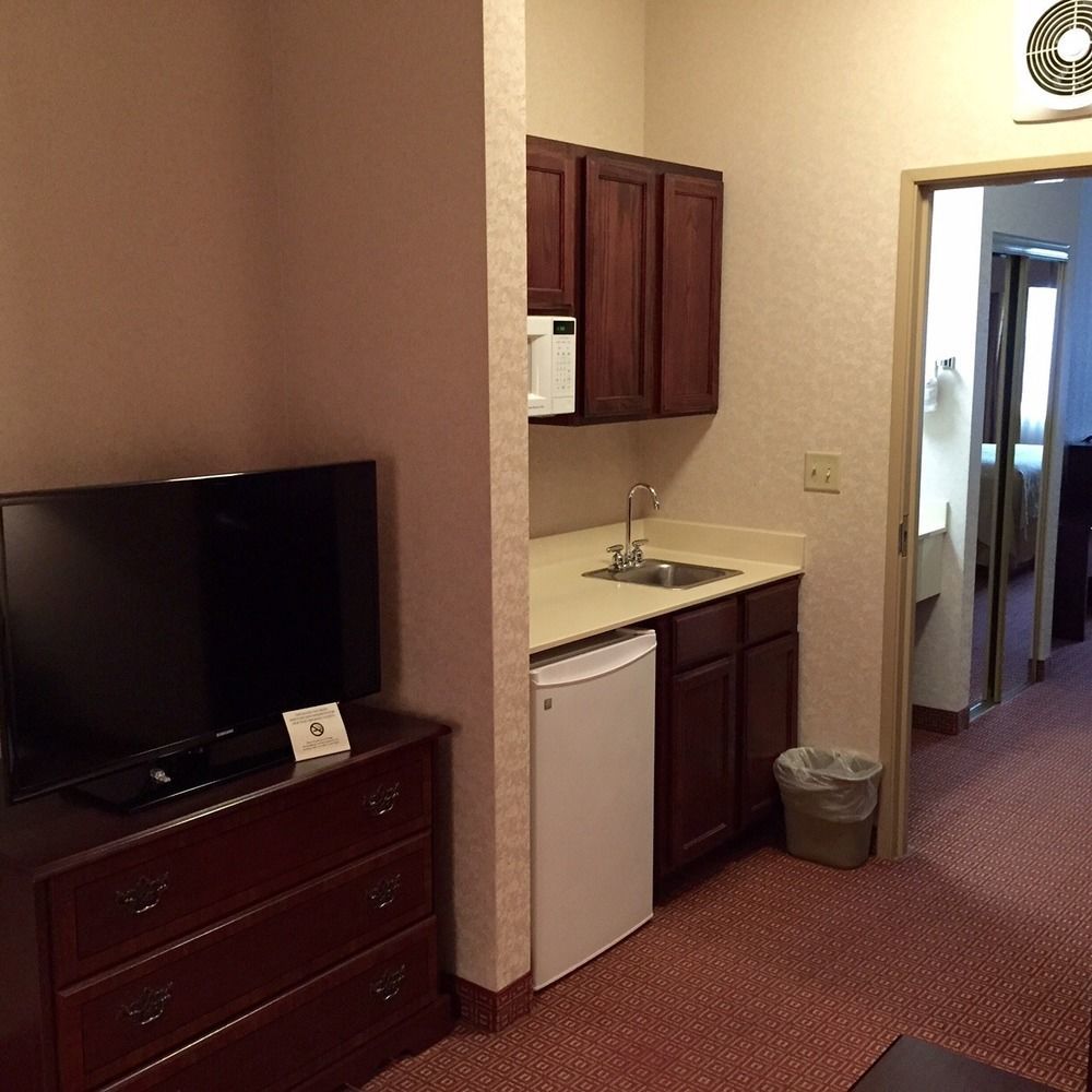 Quality Inn & Suites Near University Waco Exterior photo