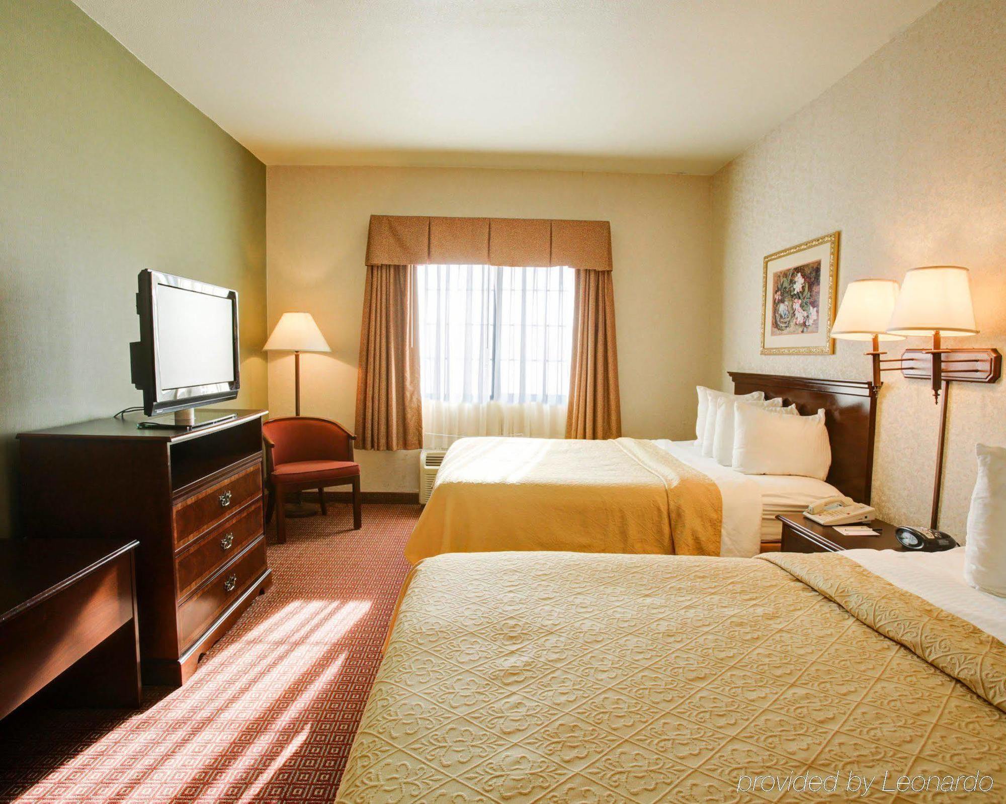 Quality Inn & Suites Near University Waco Exterior photo