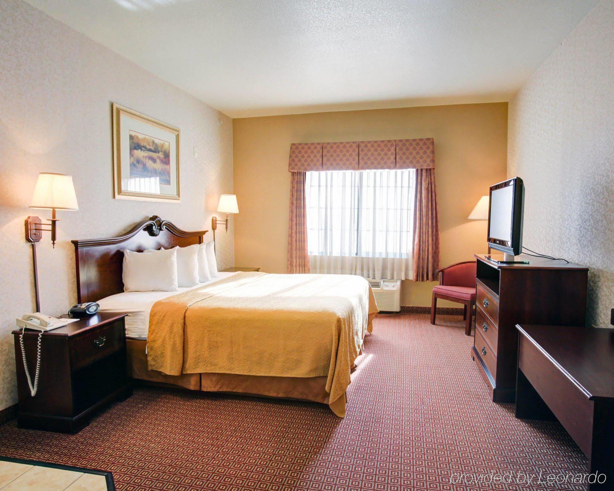 Quality Inn & Suites Near University Waco Exterior photo