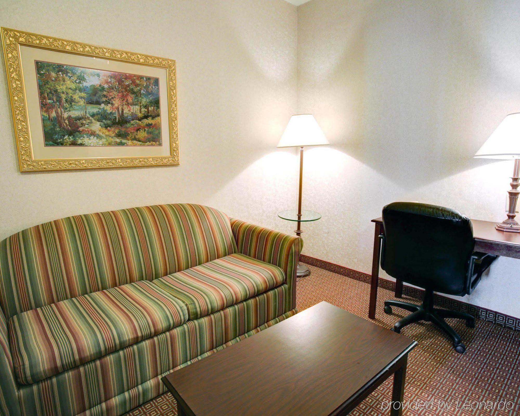 Quality Inn & Suites Near University Waco Exterior photo