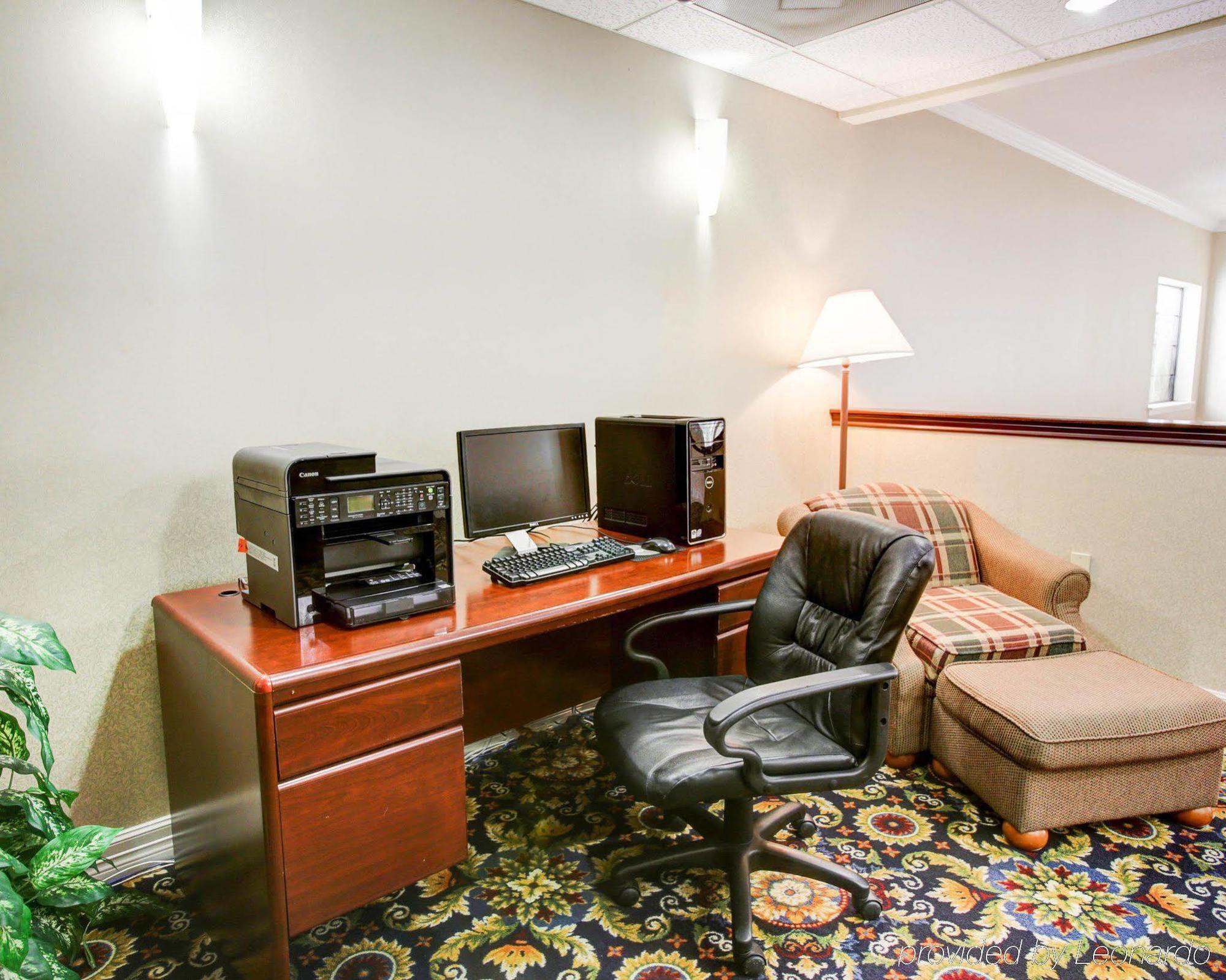 Quality Inn & Suites Near University Waco Exterior photo