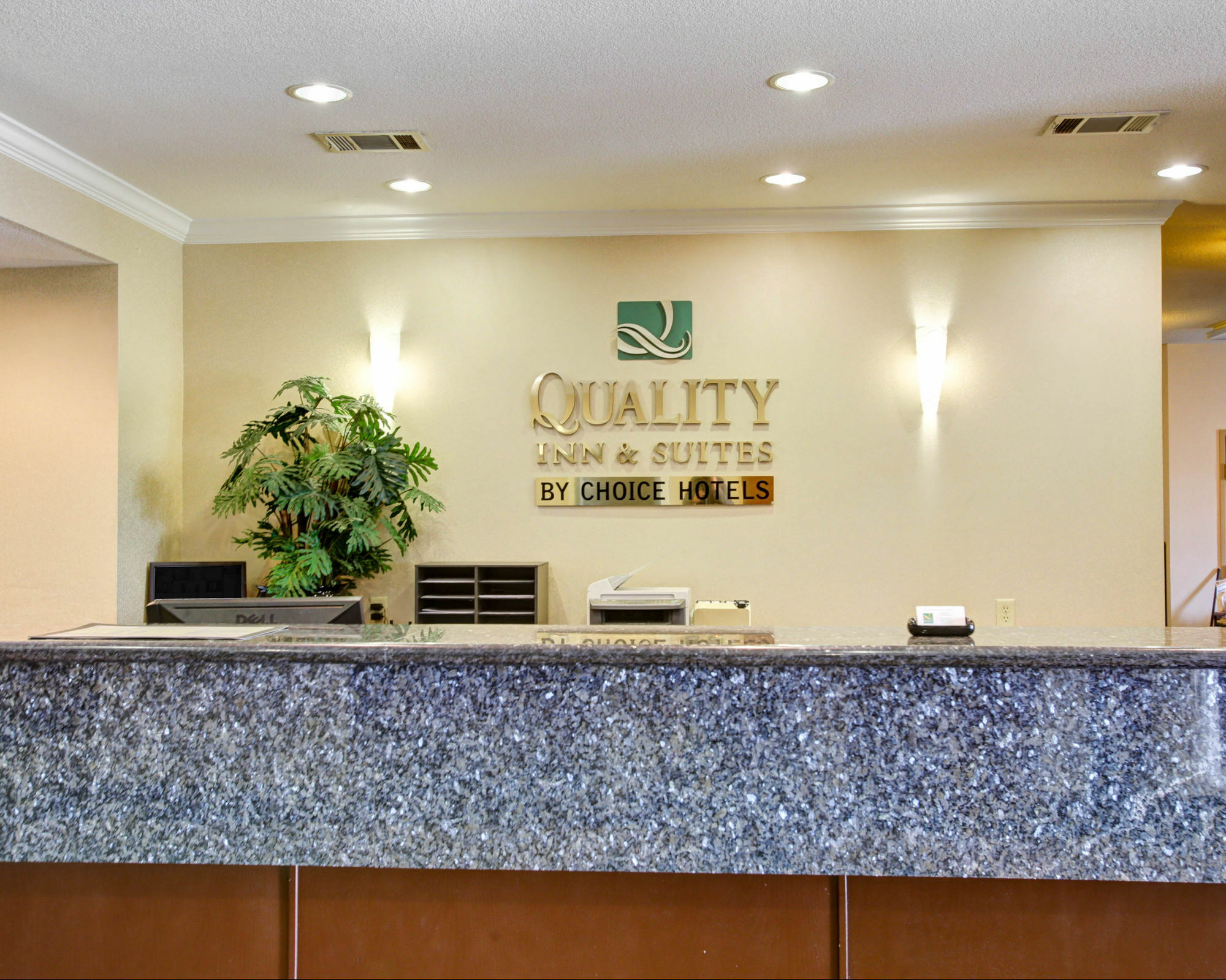 Quality Inn & Suites Near University Waco Exterior photo